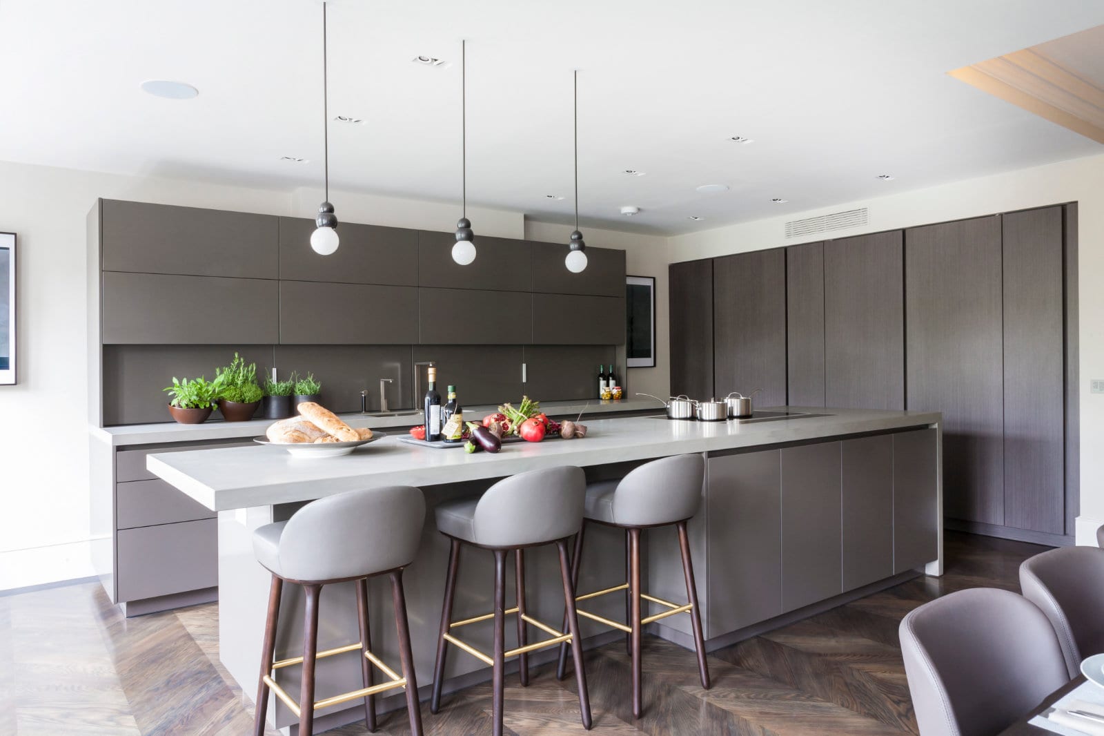 Eggersmann Modern Grey Matt Handleless L Shaped Kitchen With Island | Such Designs, London
