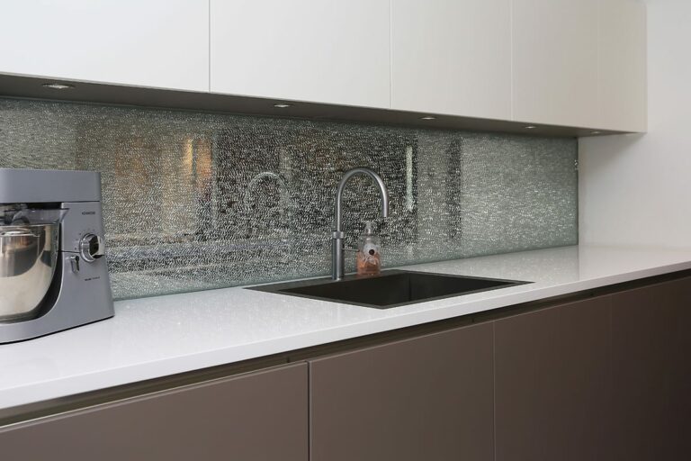 Cracked Glass Splashback | Alon Interiors, Kent