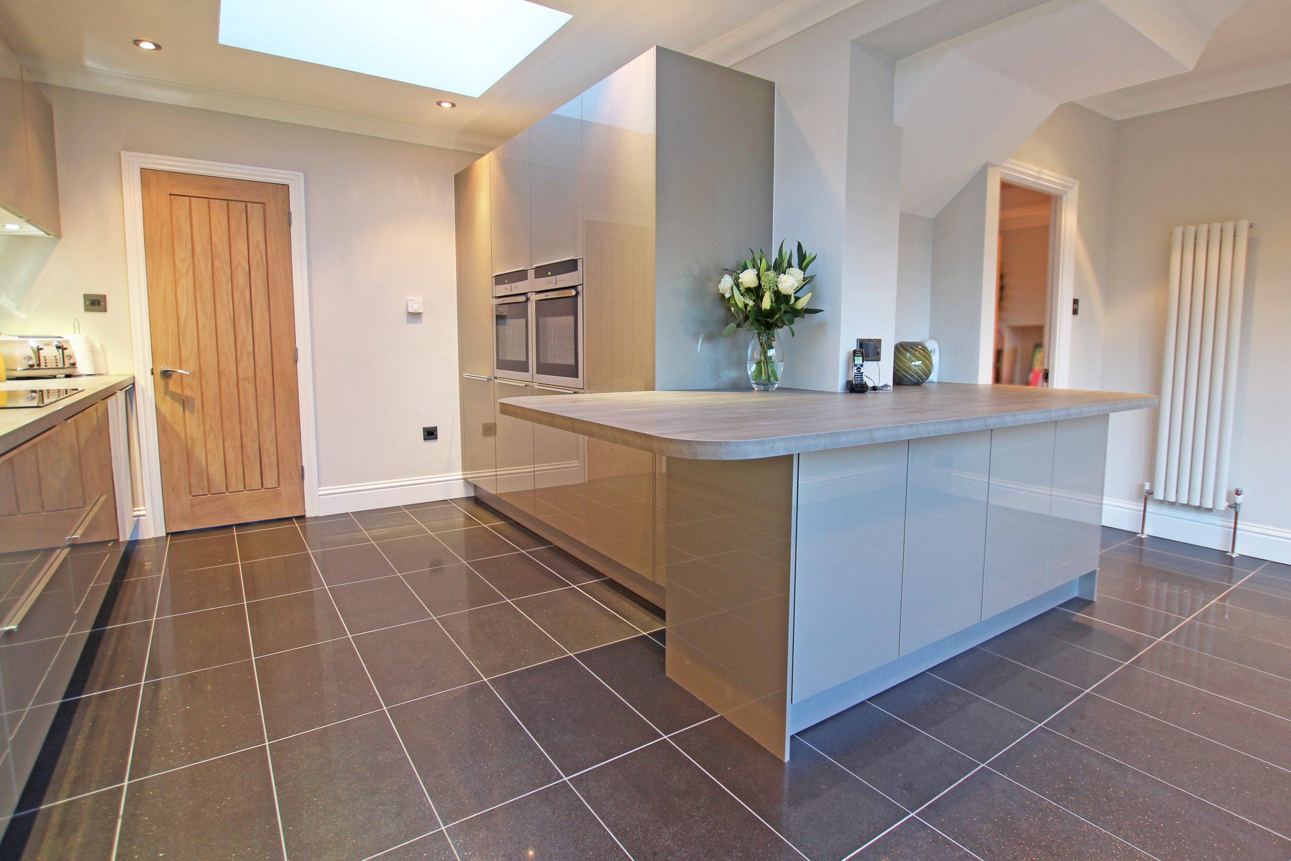 Nobilia Darl Grey Handleless Contemporary Kitchen | Jaystone Kitchens, Oldham