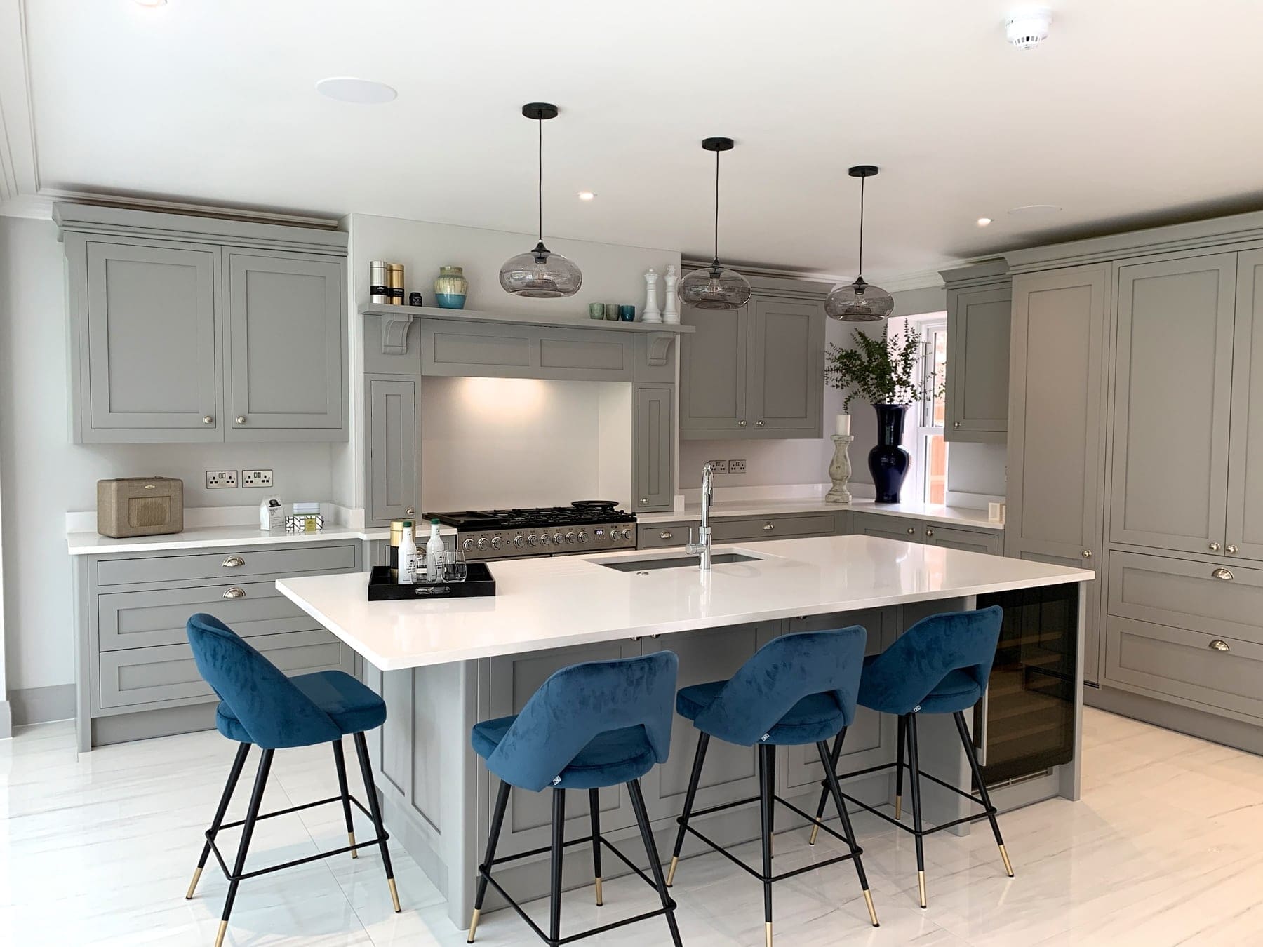 Feature Packed Contemporary Kitchen Egger Monochrome 1394 1 | Utopia Kitchens, Crowthorne