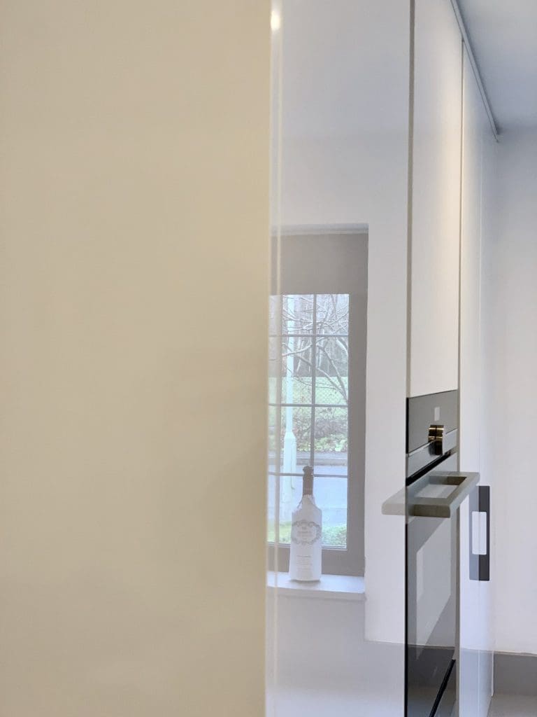 Gloos White True Handleless Kitchen Crowthorne Berkshire 3 | Utopia Kitchens, Crowthorne