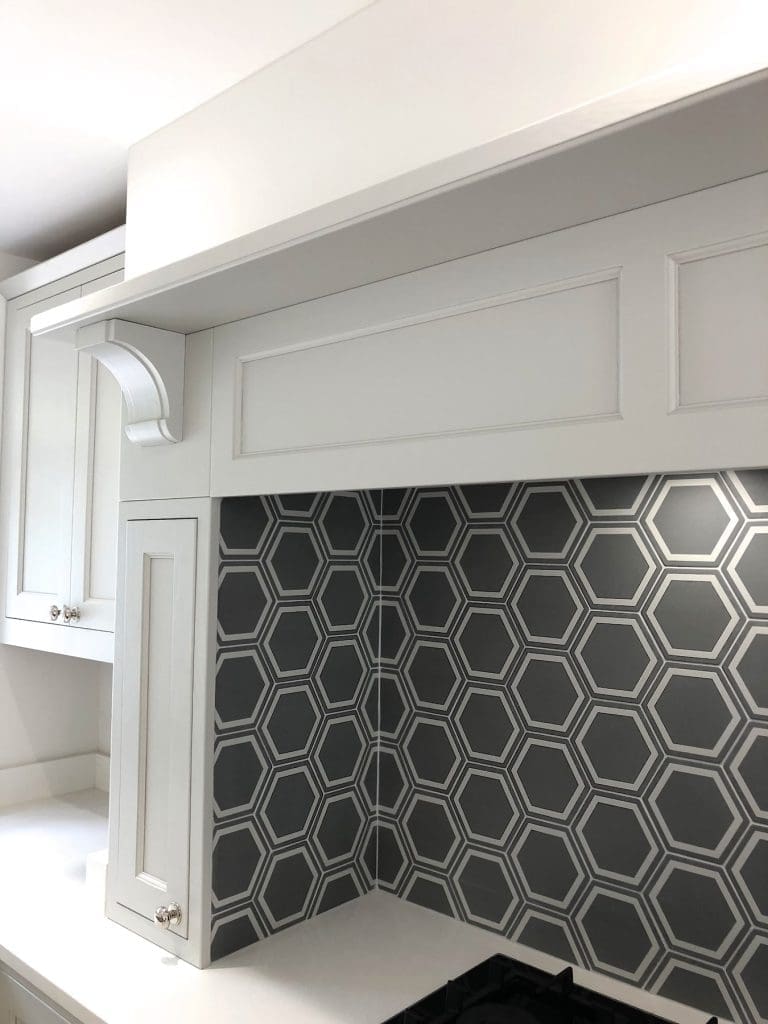 White Grey Shaker Wood Kitchen Oxfordshire 981 | Utopia Kitchens | Crowthorne