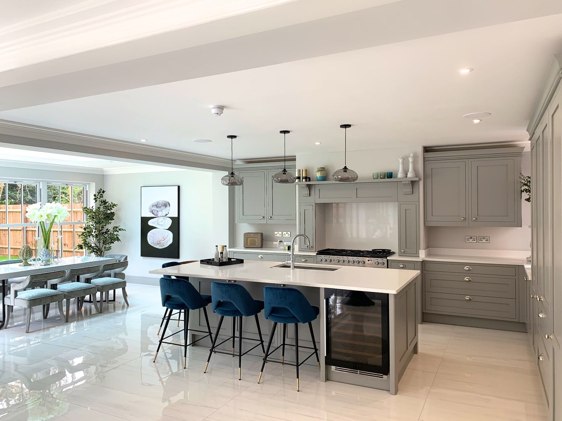 Feature Packed Contemporary Kitchen Egger Monochrome 1376 | Utopia Kitchens | Crowthorne