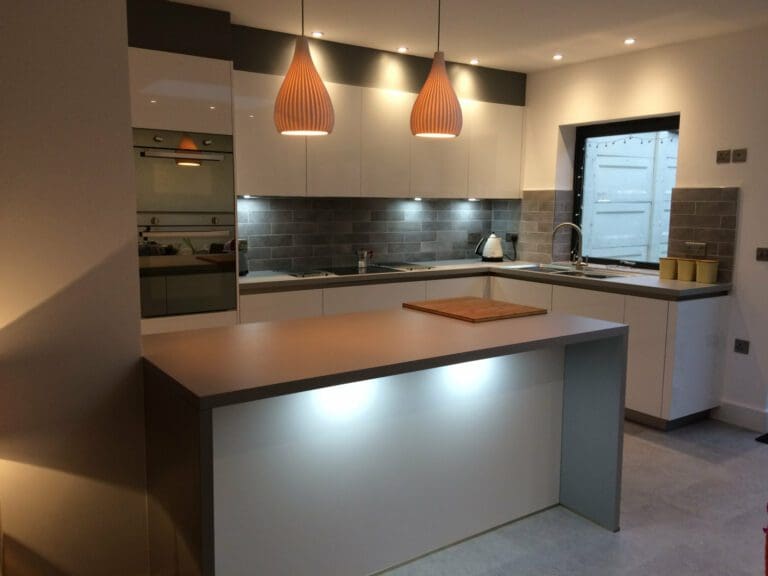 White Gloss Handleless Kitchen