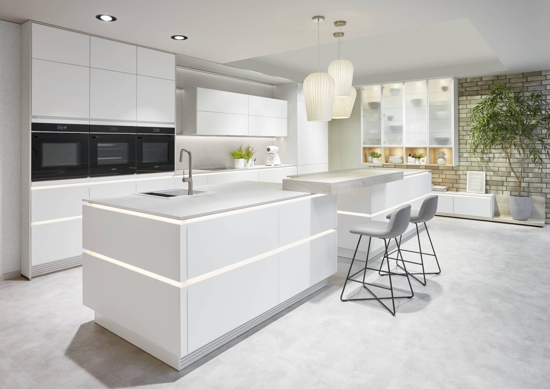 Nobilia Modern White Handleless Kitchen 2 | Lead Wolf, Gotham